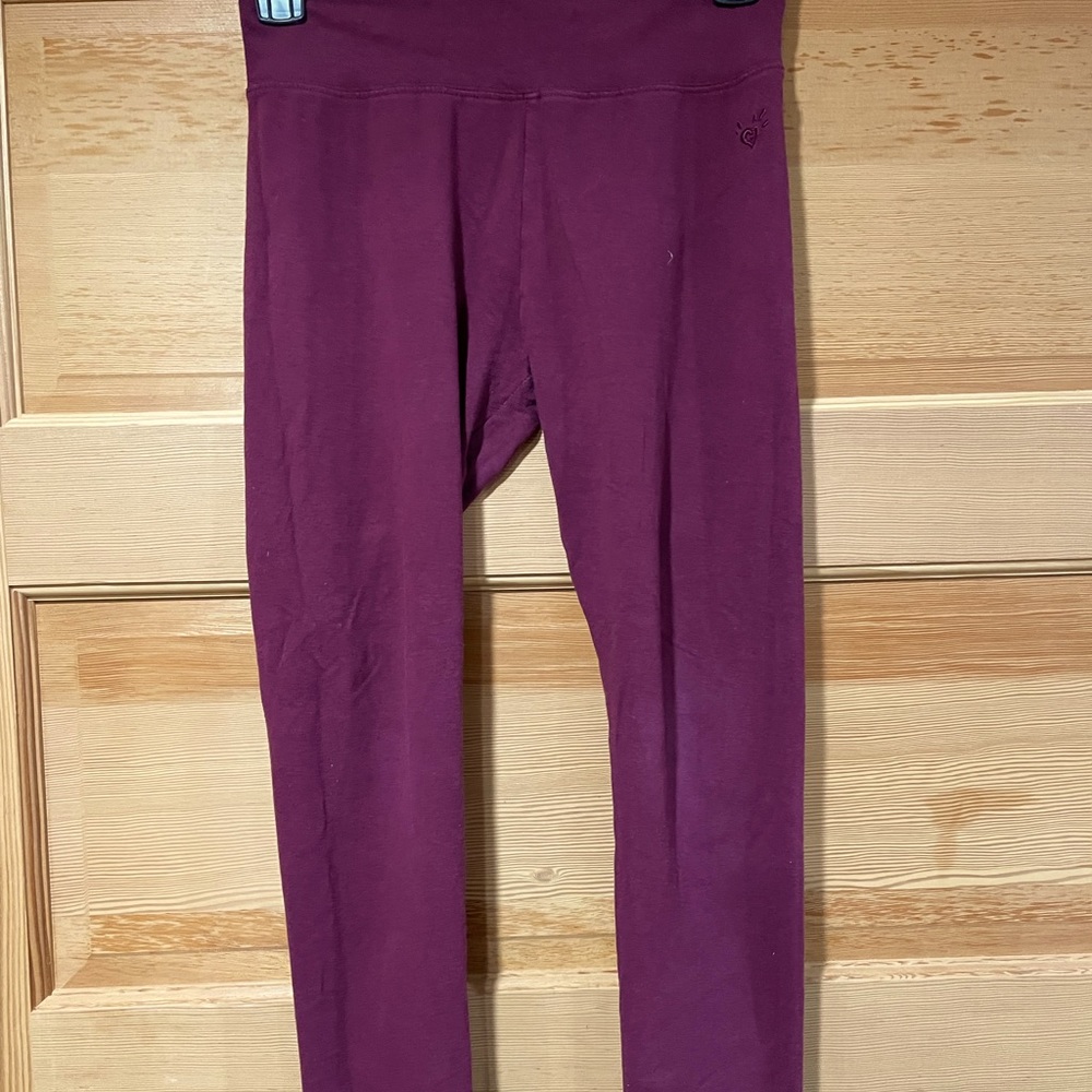 Justice Girl’s size 14-16 maroon leggings with generous elastic waist.